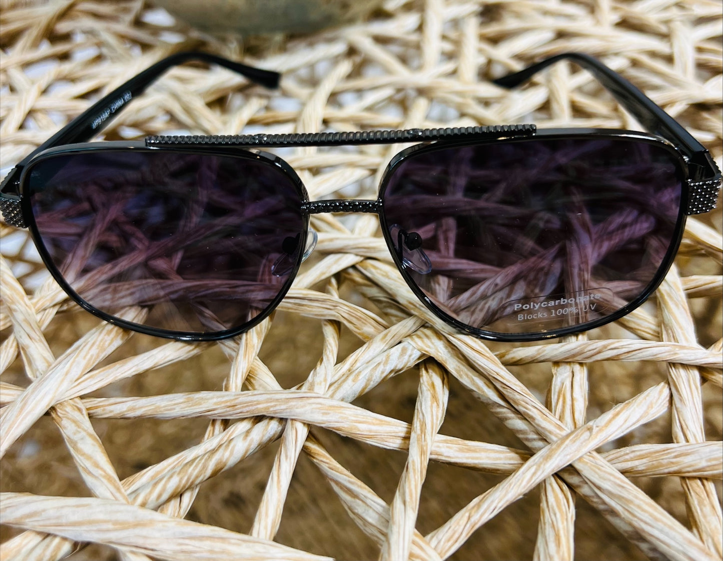 Sleek Aviator Sunnies