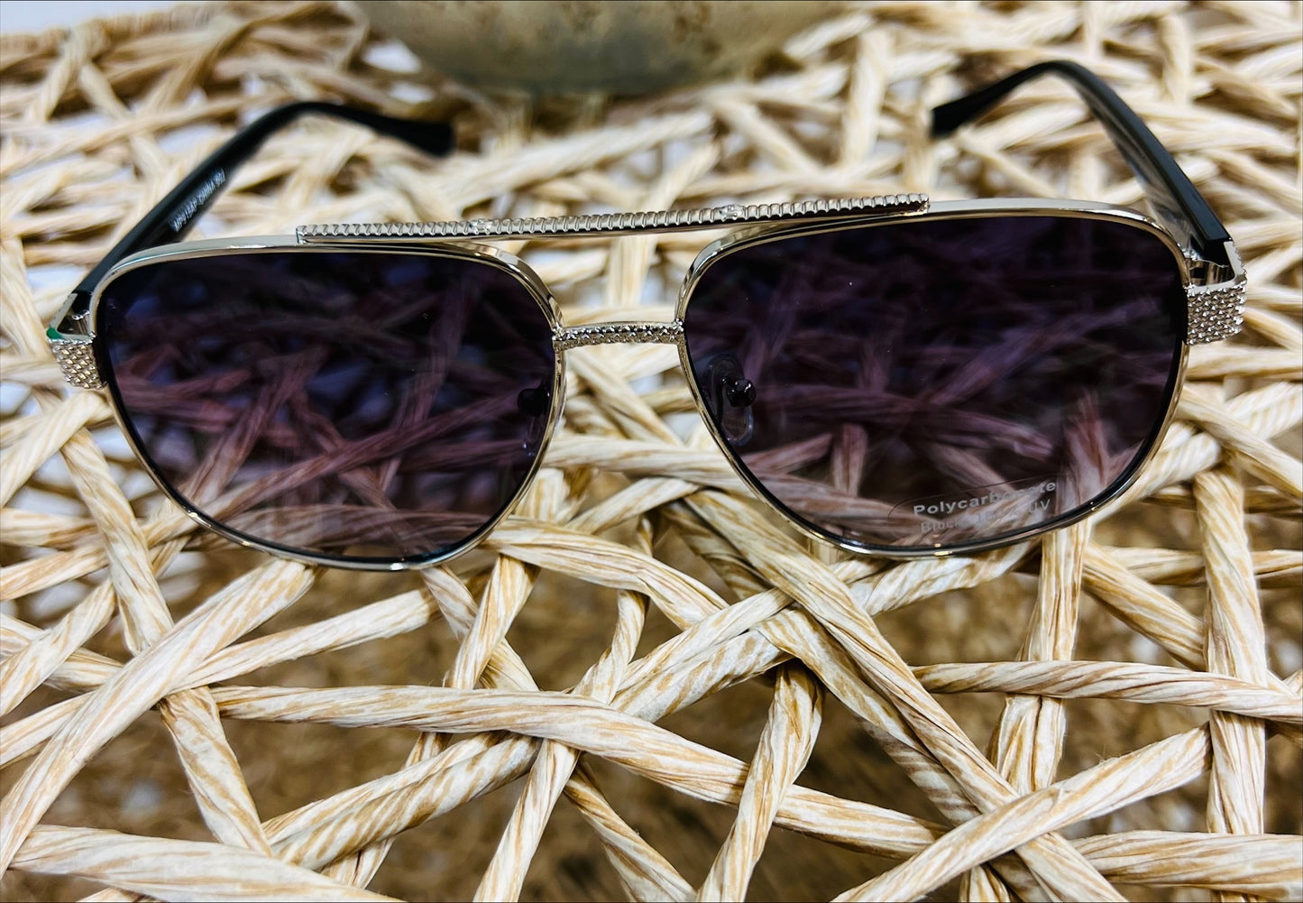 Sleek Aviator Sunnies
